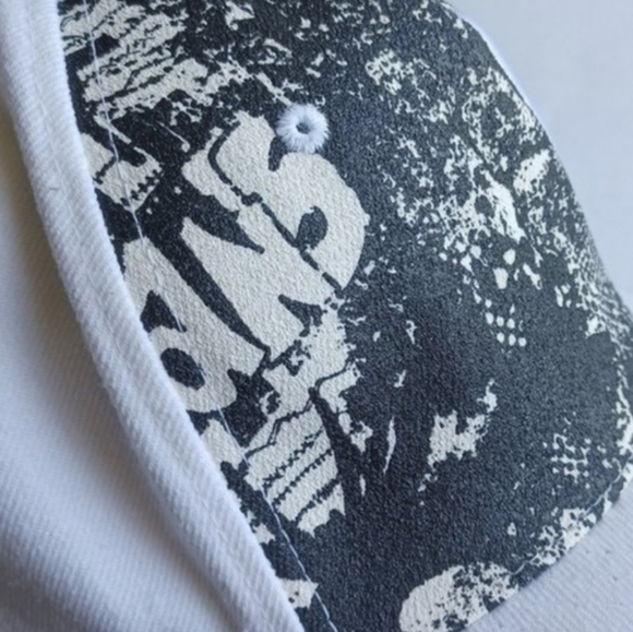Vans 'off the wall' white and black flex fit hat Small/medium graffiti vans hat - Picture 13 of 15